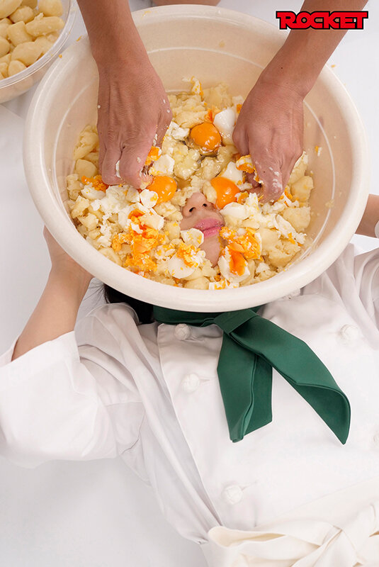 顔面ぬるぬる生卵まみれメッシー